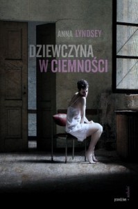 dziewczyna-w-ciemnosci-b-iext30208956
