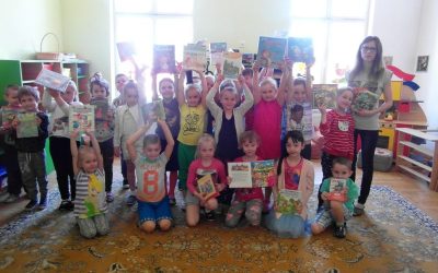 DO MAŁYCH CZYTELNIKÓW PRZYCHODZI BIBLIOTEKA
