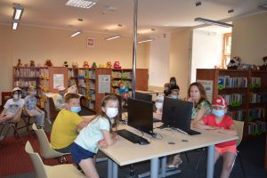 Wycieczka przedszkolaków w bibliotece