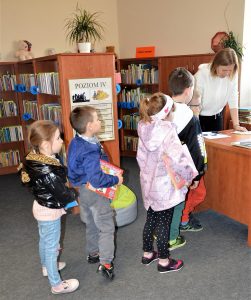 Dzieci w bibliotece