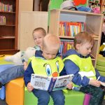 żuczki w bibliotece