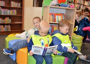 żuczki w bibliotece