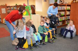 Przedszkolaki w bibliotece - fotorelacja