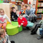 Miś Uszatek w bibliotece